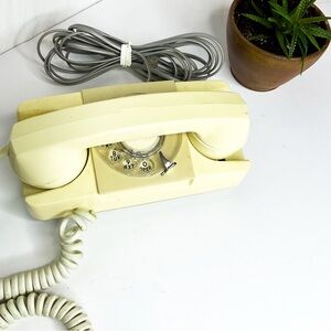Vintage Cream Rotary Telephone